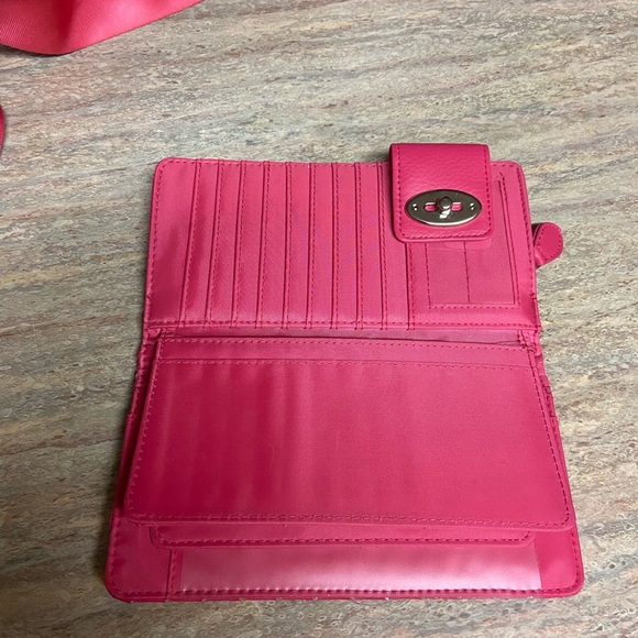 M.e.n.u Skull head duffel bag with pink wallet - Picture 10 of 16